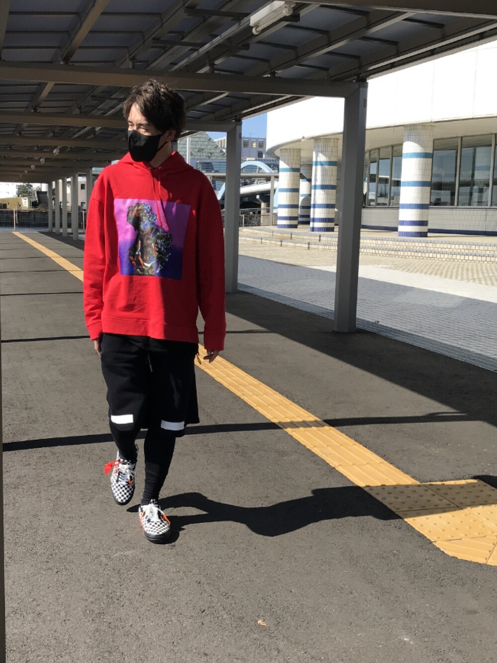 「ラフシモンズ、RAF SIMONS、off white、OFF-WHITE」｜「RAF SIMONSのアイテム（パーカー、レッド系）」を使った、YMDMさん（メンズ・171cm）の秋コーディネートの1枚目の写真