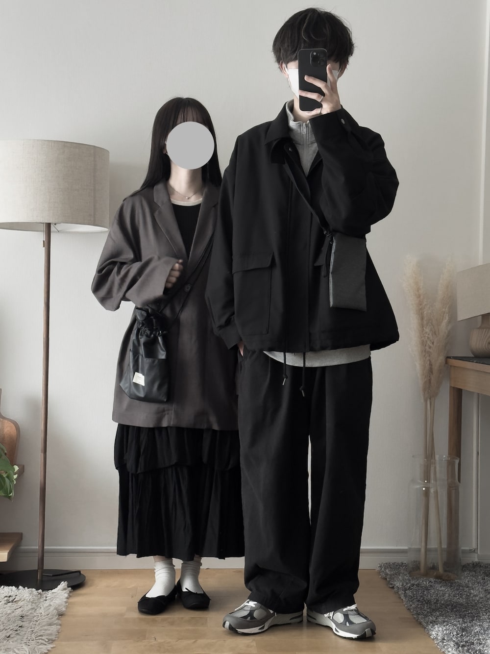 「RUUBON、ルーボン、スニーカー、プチプラ、ブラックコーデ、ハーフジップ、レザー、モノトーン、お出かけコーデ、デートコーデ、きれいめカジュアル、低身長コーデ、シンプルコーデ、レイヤードスタイル、休日スタイル」｜「RUUBONの【RUUBON】 military drawstring blouson / ミリタリードローストリングブルゾン（ブルゾン、ブラック系）」を使った、hopeさん（メンズ・168cm）の冬コーディネートの1枚目の写真