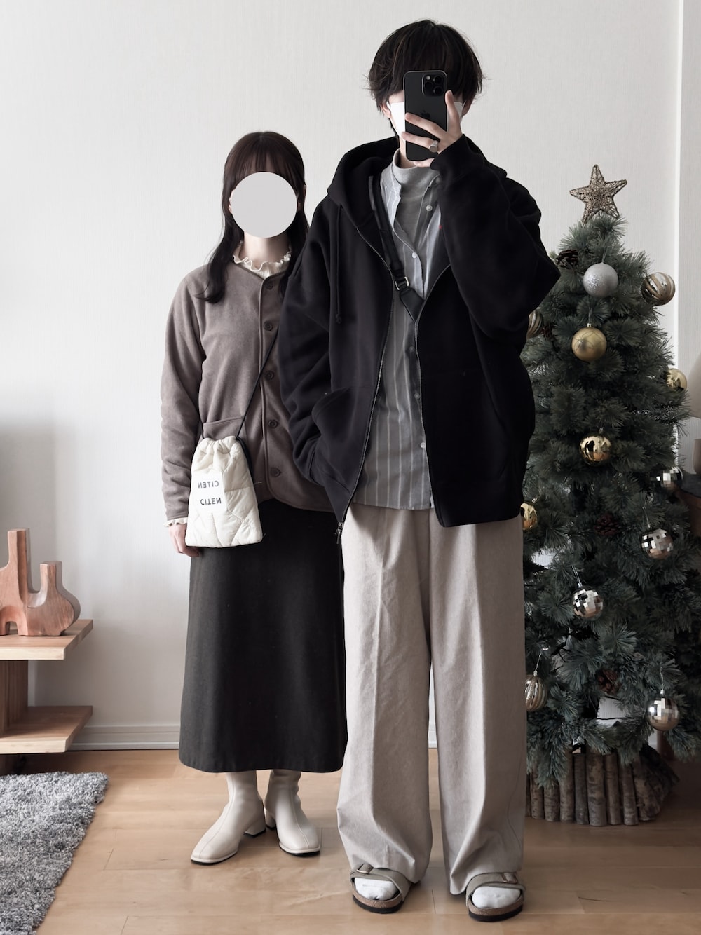 「RUUBON、ルーボン、無印良品、冬コーデ、ミニバッグ、レザー、スラックス、パーカー、レイヤードスタイル、休日スタイル、きれいめカジュアル、ワイドパンツ、スウェット、お出かけコーデ、デートコーデ」｜「RUUBONの【RUUBON】brushed lining full zip parker / 裏起毛フルジップパーカー（パーカー、ブラック系）」を使った、hopeさん（メンズ・168cm）の冬コーディネートの1枚目の写真