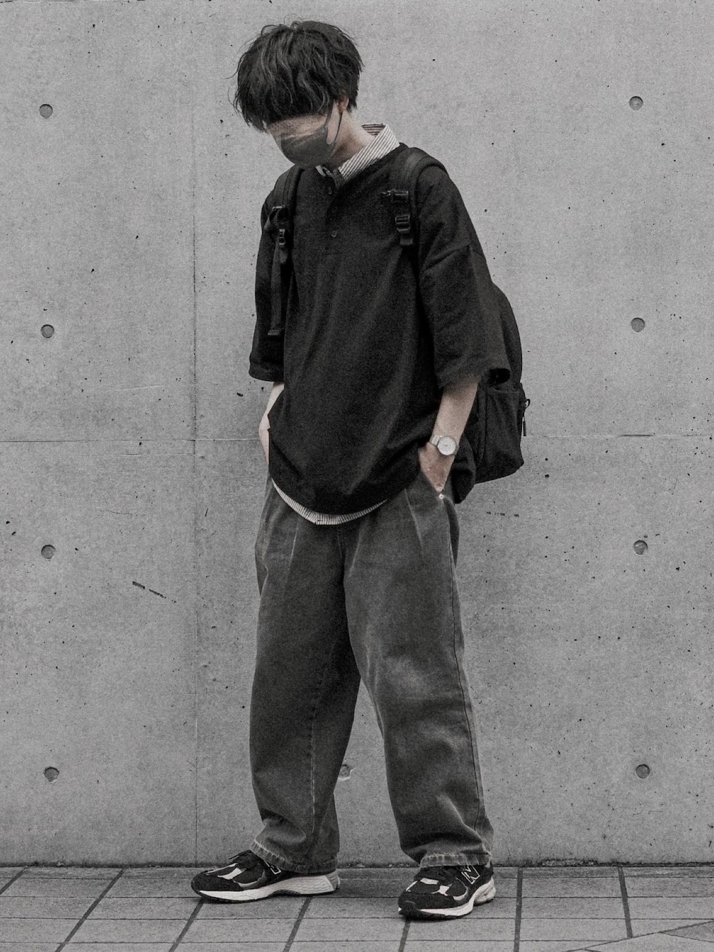 「RUUBON、ルーボン、ヘンリーネック、ビッグシルエット、今日のコーデ、デニム、New Balance、レイヤードスタイル、夏コーデ、夏、シンプルコーデ、シンプル、シンプルスタイル、ストライプシャツ、ゆるコーデ」｜「RUUBONの【RUUBON】relax henry neck Tee / リラックス ヘンリーネック Tシャツ（Tシャツ/カットソー、ブラック系）」を使った、hopeさん（メンズ・168cm）の夏コーディネートの1枚目の写真