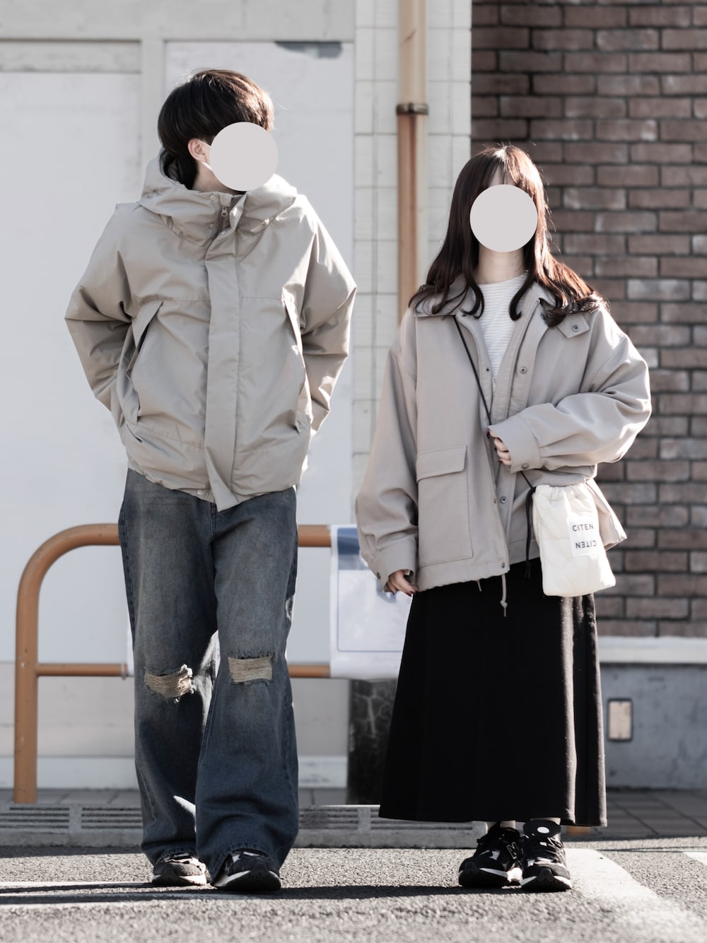 「RUUBON、ルーボン、無印良品、お出かけコーデ、真冬のあったかスタイル、淡色コーデ、デートコーデ、冬コーデ、デニム、スニーカー、ワイドパンツ、ボーダー、ベージュ、カップルコーデ、低身長コーデ」｜「無印良品のあったか中わた洗えるフードジャケット（その他アウター、ベージュ系）」を使った、hopeさん（メンズ・168cm）の冬コーディネートの1枚目の写真