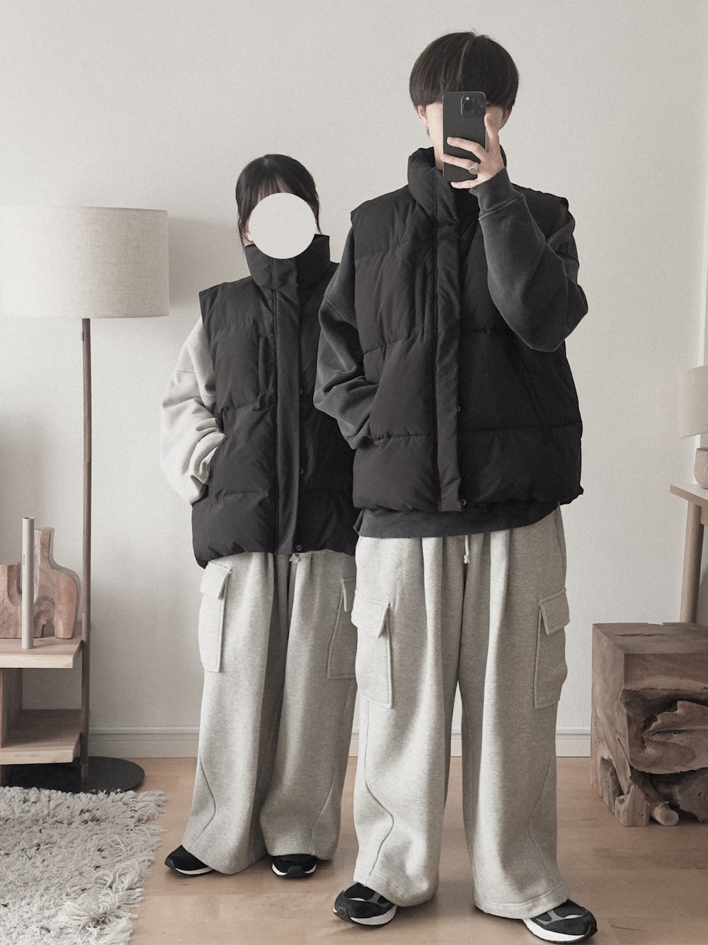 「RUUBON、ルーボン、ダウンベスト、スウェット、スウェットパンツ、カーゴパンツ、モノトーン、シンプルコーデ、カップルコーデ、デートコーデ、ベスト、テーマパークコーデ、低身長コーデ、秋コーデ、冬コーデ」｜「RUUBONの【RUUBON】padded volume ecodown vest / パデッド ボリューム エコダウンベスト（ダウンベスト、ブラック系）」を使った、hopeさん（メンズ・168cm）の秋コーディネートの1枚目の写真
