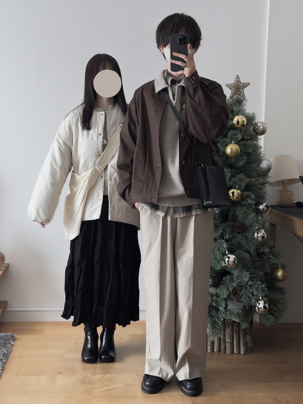 「RUUBON、ルーボン、冬コーデ、クリスマスに着たい服、ニット、ブーツ、休日スタイル、テーマパークコーデ、ショルダーバッグ、レザー、チェック、スラックス、デートコーデ、マイベストコーデ2024、カップルコーデ」｜「RUUBONの【RUUBON】melange half zip knit / メランジハーフジップニット（ニット/セーター、ベージュ系）」を使った、hopeさん（メンズ・168cm）の冬コーディネートの1枚目の写真