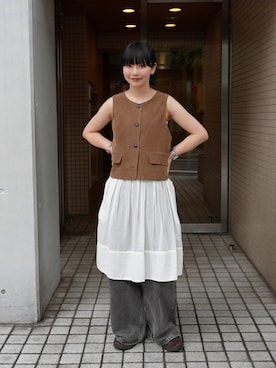 「KBF（ケイビーエフ）のミニマルベスト（その他アウター）」を使った、オクユウカさん（レディース・159cm）の秋コーディネート