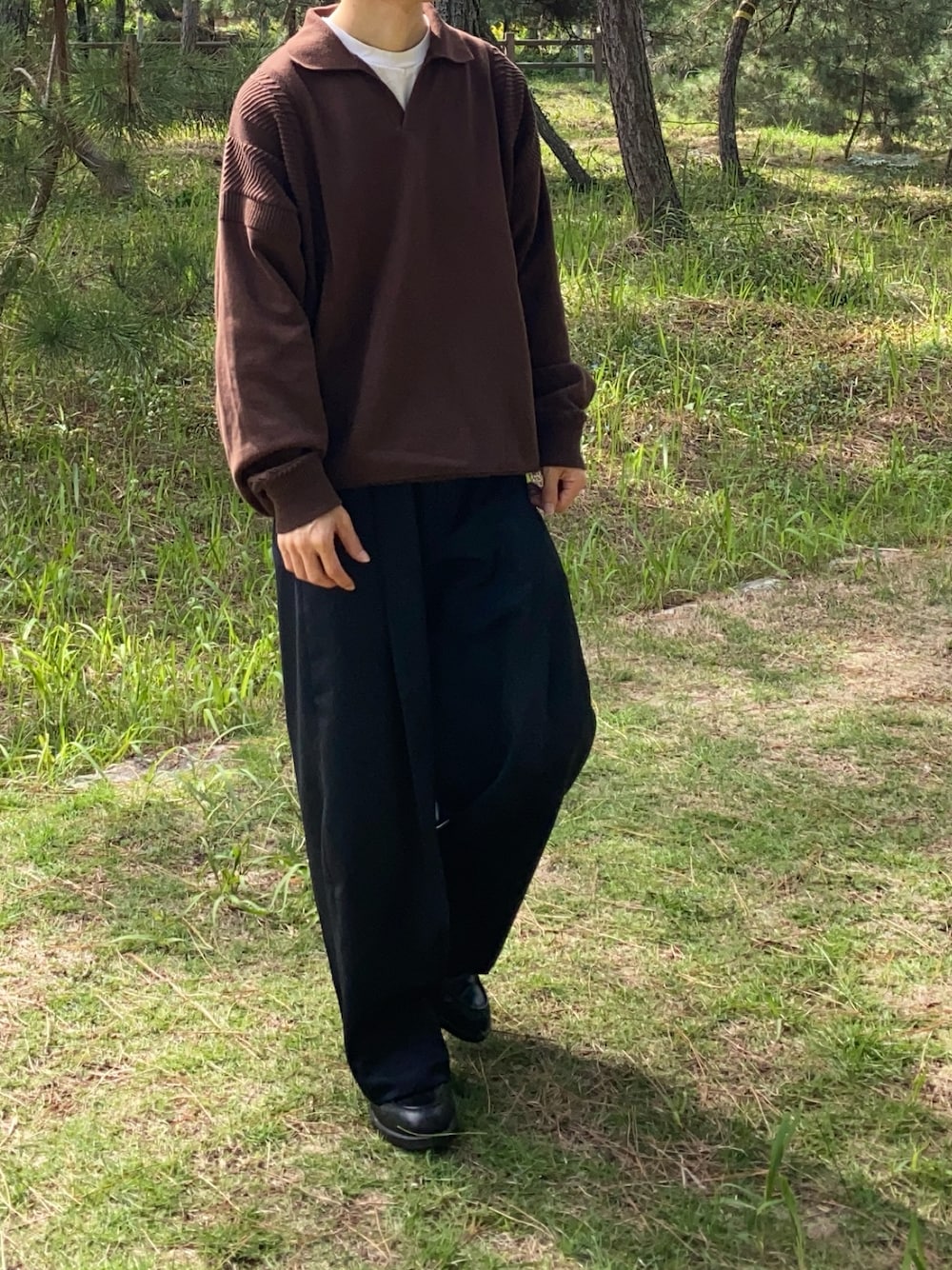 「秋コーデ、シンプルスタイル、秋服、ニット、ゆるコーデ、outfit、シンプル」｜「YASHIKIのアイテム（ニット/セーター、ブラウン系）」を使った、fakeさん（メンズ・161cm）の秋コーディネートの1枚目の写真