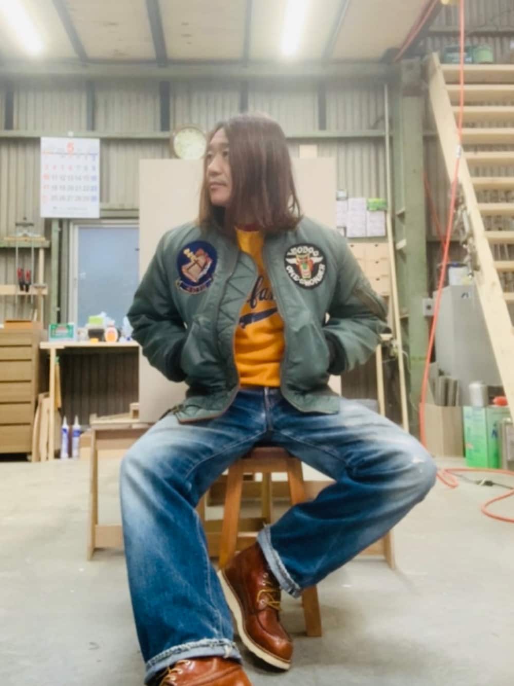 「アメカジ、フライトジャケット、MA-1、デニム、ジーンズ、ブーツ、カジュアル、デニムパンツ、低身長コーデ、大人カジュアル」｜「Buzz Rickson'sのアイテム（MA-1、グリーン系）」を使った、 tatsuma21さん（メンズ・165cm）の冬コーディネートの1枚目の写真