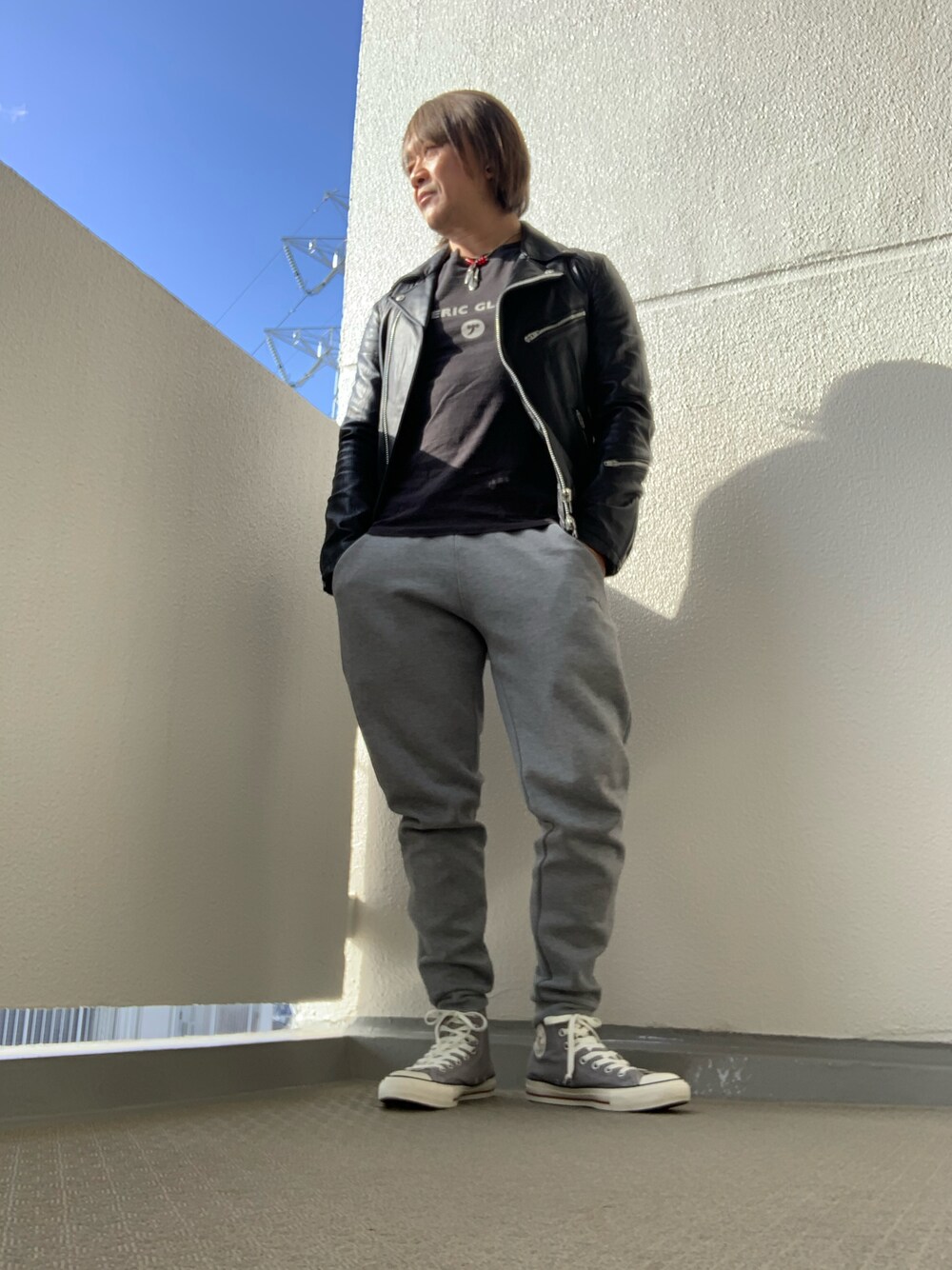 「スウェットコーデ、ライダース」｜「PUMAのアイテム（スウェットパンツ、グレー系）」を使った、 tatsuma21さん（メンズ・165cm）の春コーディネートの1枚目の写真