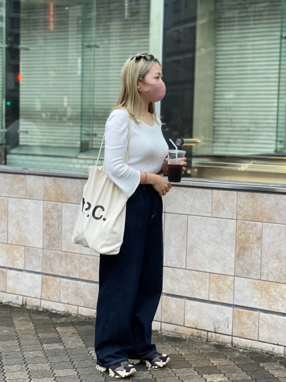 🤍さんの「TOTE LAURE  BLACK LOGO JPS（A.P.C.）」を使ったコーディネート