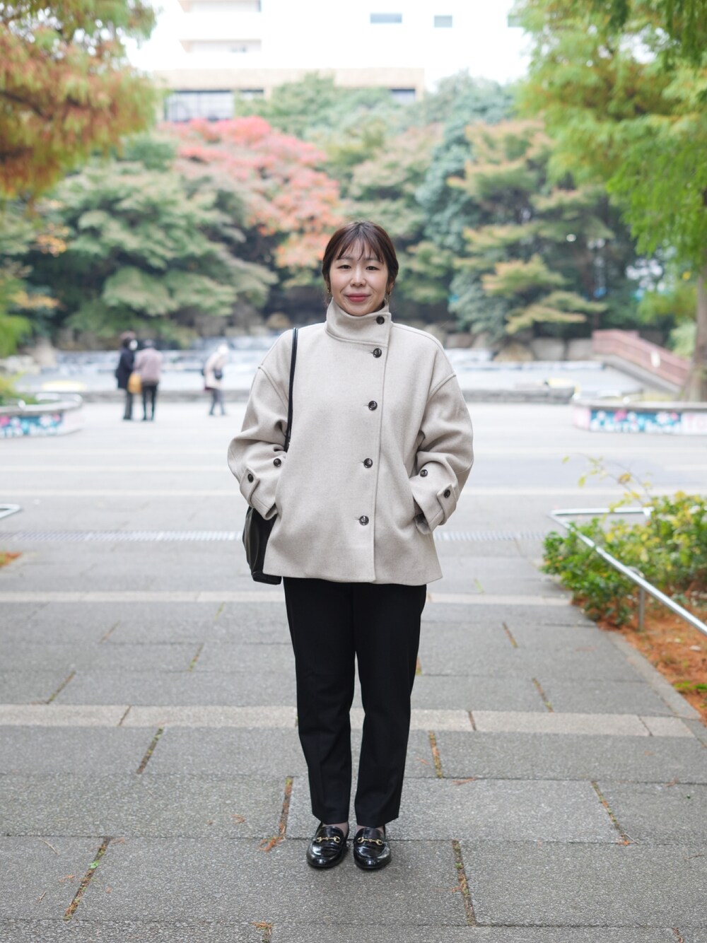 「カジュアル、オトナ女子、秋冬コーデ、大人コーデ、お洒落さんとつながりたい、ootd、大人カジュアル、シンプルコーデ、シンプル、シャツスタイル」｜「UNIQLOのアイテム（スラックス、ブラック系）」を使った、cocoさん（骨格ストレート・レディース・158cm）の冬コーディネートの1枚目の写真
