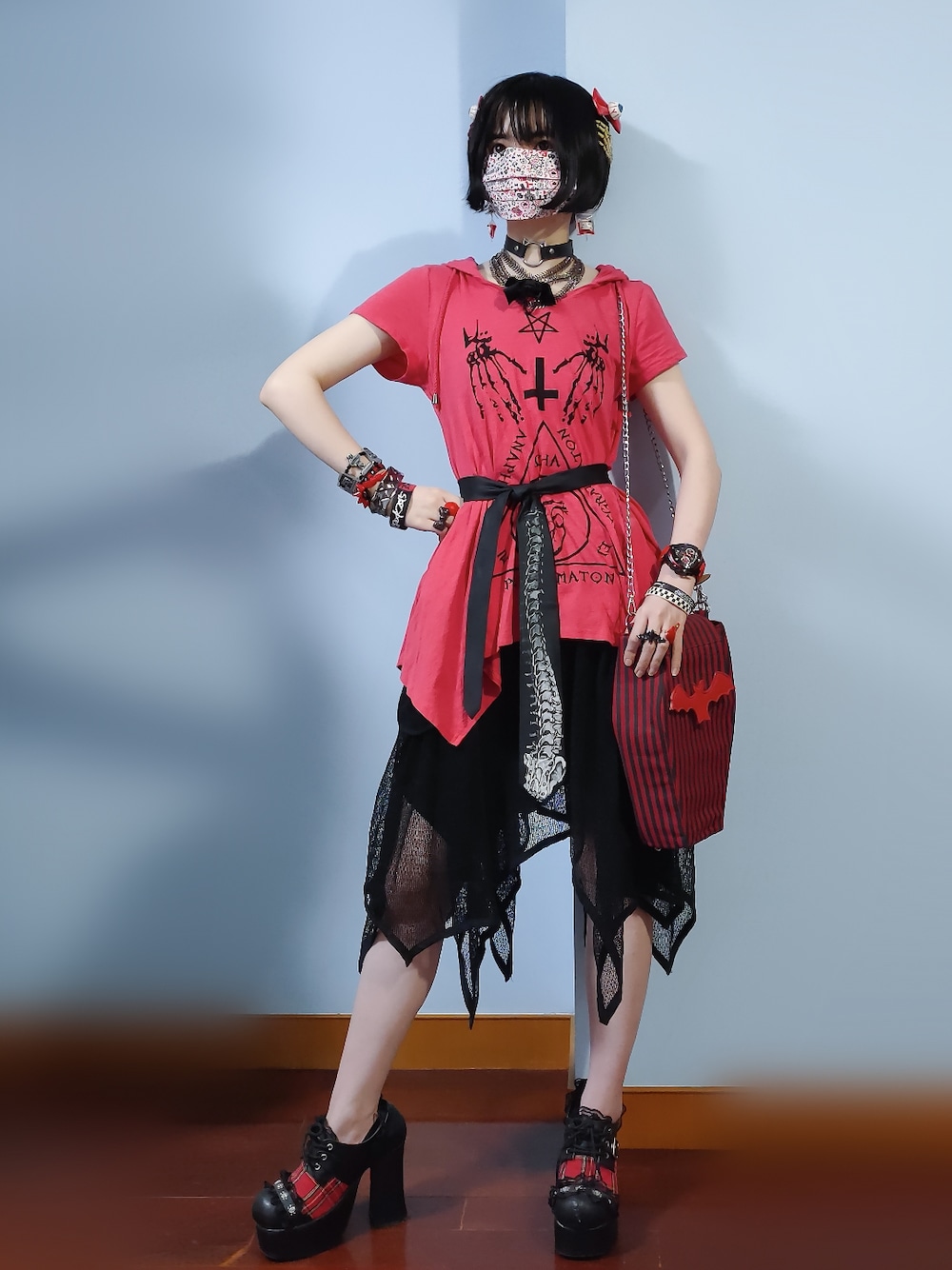 「GHOST OF HARLEMのアイテム（Tシャツ/カットソー、レッド系）」を使った、步同さん（レディース・162cm）の夏コーディネートの1枚目の写真