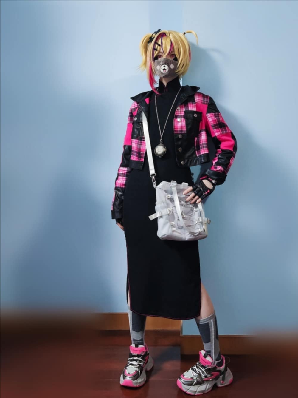「VINTAGEの旗袍（ワンピース、ブラック系）」を使った、步同さん（レディース・162cm）の春コーディネートの1枚目の写真