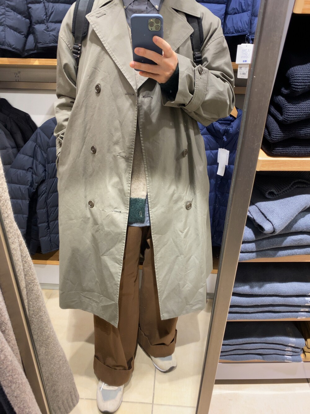 「uniqlo ines de la fressange、無印良品、WRAPINKNOT、ニューバランス、トレンチコート、モヘヤカーディガン、ワイドパンツ、レディース、ゆったりコーデ」｜「UNIQLOのアイテム（パンツ、ブラウン系）」を使った、いっちーさん（メンズ・161cm）の春コーディネートの1枚目の写真