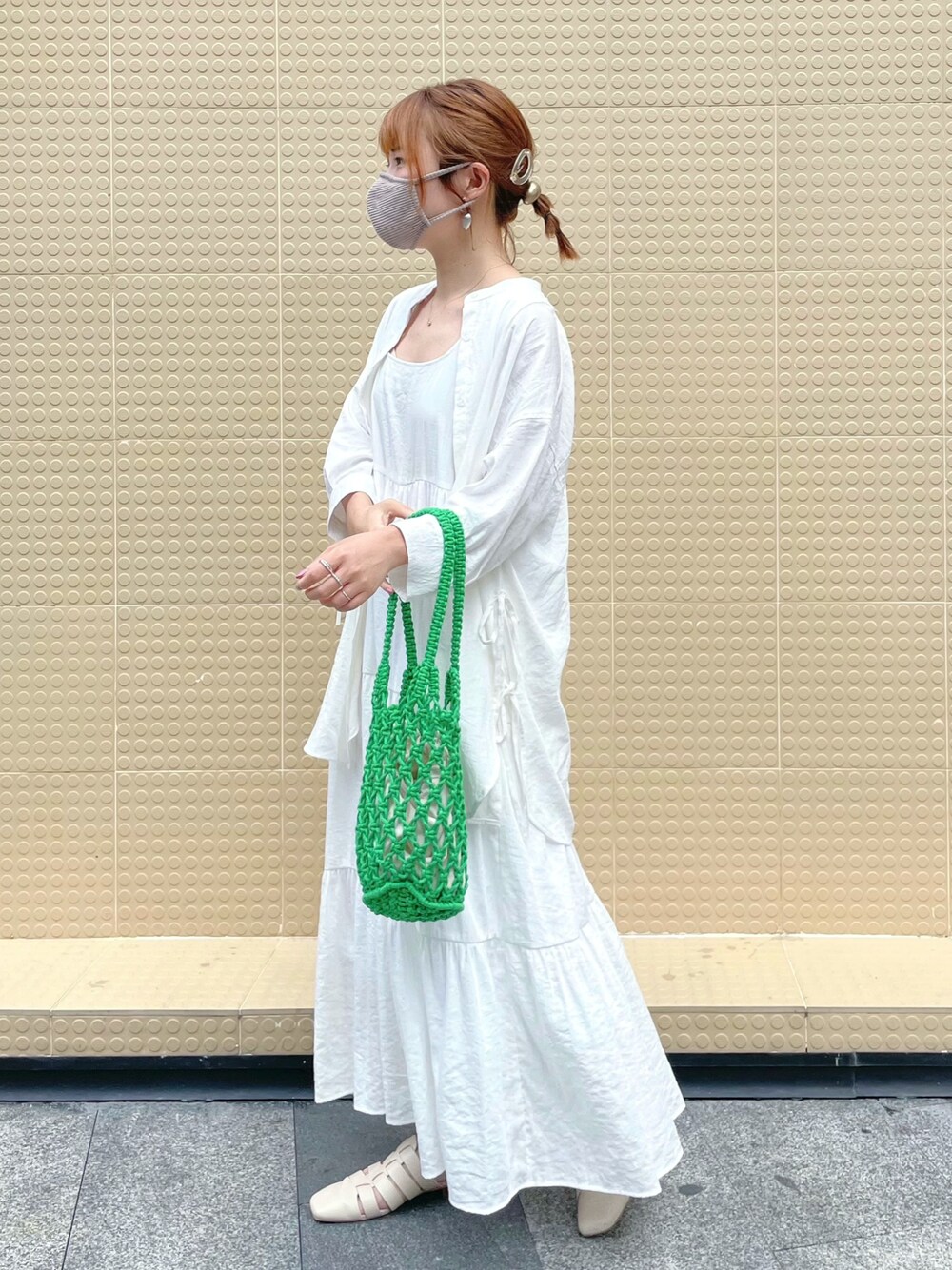 「ROSE BUD、基础款、低身長、ALLWHITE、白」｜「ROSE BUDのスリッパサンダル（サンダル、ホワイト系）」を使った、beary_rabbitさん（レディース・156cm）の春コーディネートの1枚目の写真