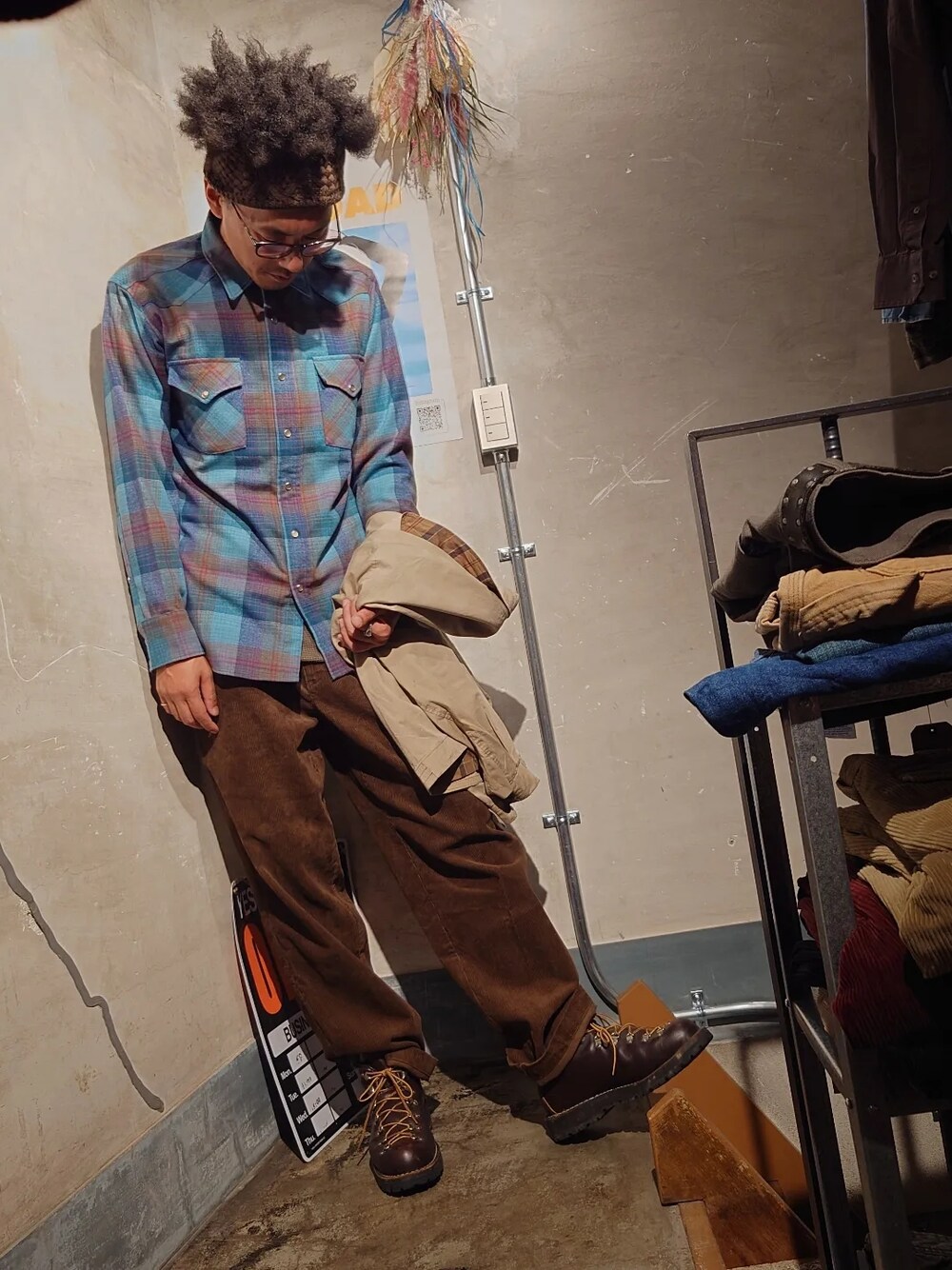 「秋冬コーデ、大人コーデ、秋コーデ、いいね、save、フォローお願いします🤑、秋服、おしゃれさんと繋がりたい、ファッション好きと繋がりたい、メンズファッション、シャツ、柄シャツ、チェックシャツ、コーデュロイパンツ、スウィングトップ、barbour、Ralph Lauren」｜「PENDLETONのアイテム（シャツ/ブラウス、ブルー系）」を使った、tatatataさん（メンズ・182cm）の秋コーディネートの1枚目の写真
