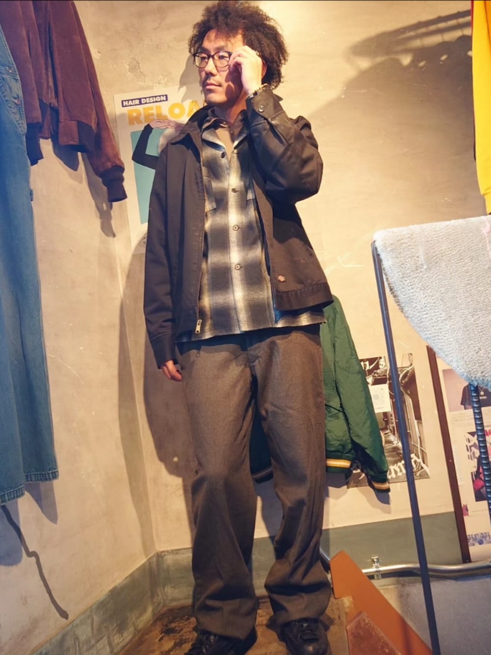 「ファッションを楽しもう、秋冬コーデ、大人カジュアル、おしゃれさんと繋がりたい、古着MIX、いいね、save、フォローお願いします🤑、冬アウター、冬コーデ、古着、今日のコーデ、秋コーデ、古着コーデ、古着屋、古着好きな人と繋がりたい」｜「古着のアイテム（その他パンツ、ブラウン系）」を使った、tatatataさん（メンズ・182cm）の秋コーディネートの1枚目の写真