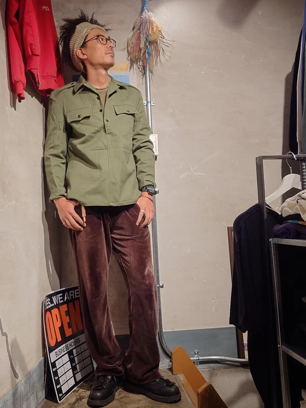 「いまどきジャケット写真、春コーデ、オトナカジュアル、お洒落さんとつながりたい、カジュアルコーデ、レイヤードスタイル、古着MIX、ミリタリー、ミリタリージャケット、カーキ、メガネ男子、古着、古着コーデ、古着好きな人と繋がりたい、古着男子」｜「MILITARYのアイテム（ミリタリージャケット、グリーン系）」を使った、tatatataさん（メンズ・182cm）の春コーディネートの1枚目の写真