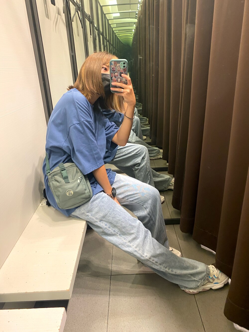 「簡約、寬鬆」｜「plain-meのアイテム（Tシャツ/カットソー、ブルー系）」を使った、無雙さん（レディース・162cm）の秋コーディネートの1枚目の写真