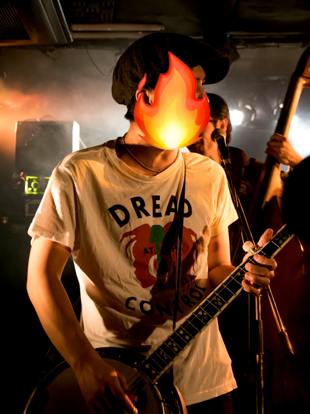 「バンドマン、シンプル、punk、アツいコーデ全部見せ」｜「カウンターアクションのアイテム（Tシャツ/カットソー、ホワイト系）」を使った、Takanori Akiyamaさん（メンズ・168cm）の夏コーディネートの1枚目の写真
