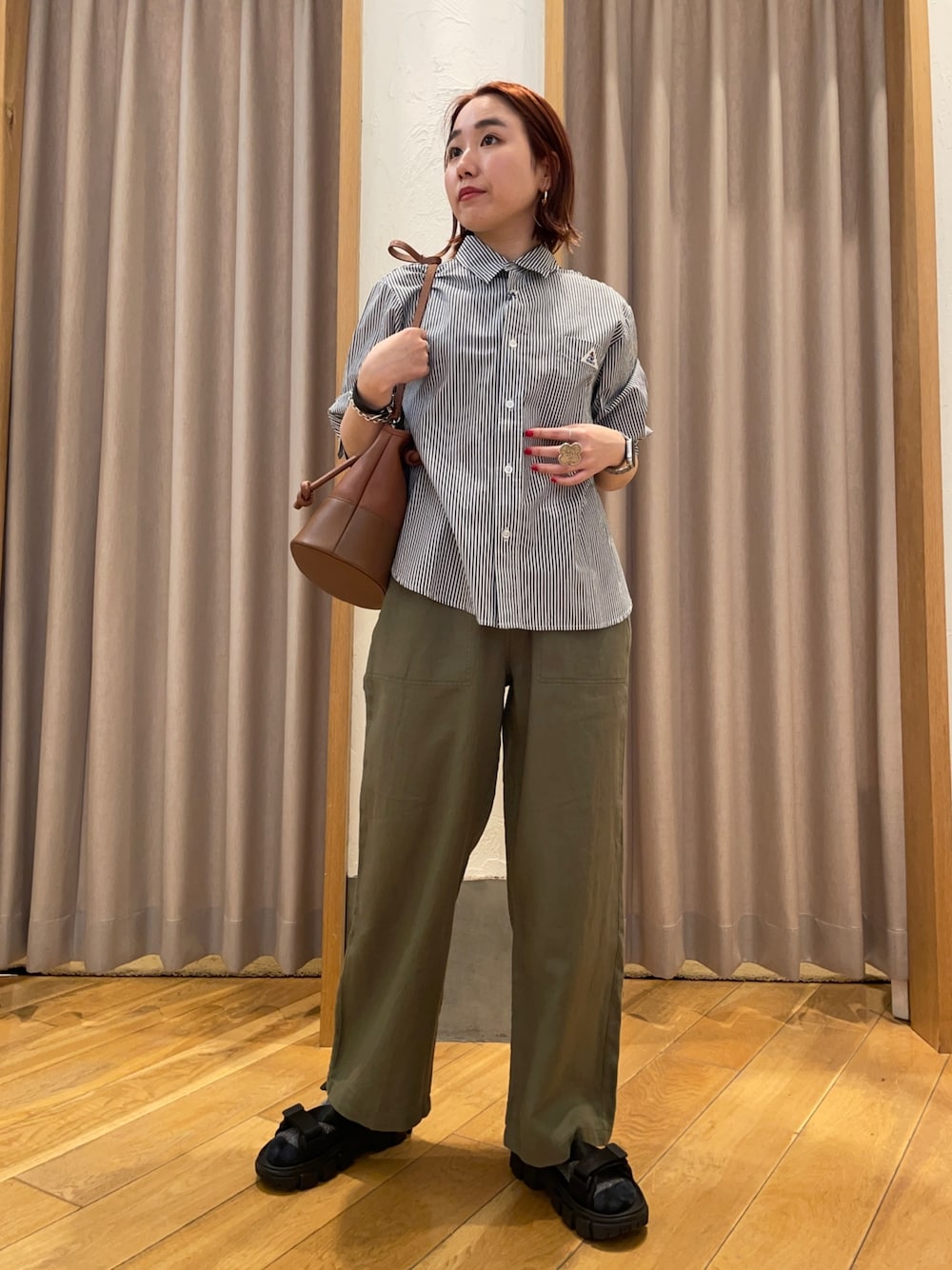 「GEVACO、カーキパンツ、SHAKA、サンダルコーデ、6分袖、ストライプシャツ」｜「GEVACOの【GEVACO/ゲバコ】タイプライター6分袖シャツ（シャツ/ブラウス、ブラック系）」を使った、ひかりさん（レディース・156cm）の春コーディネートの1枚目の写真