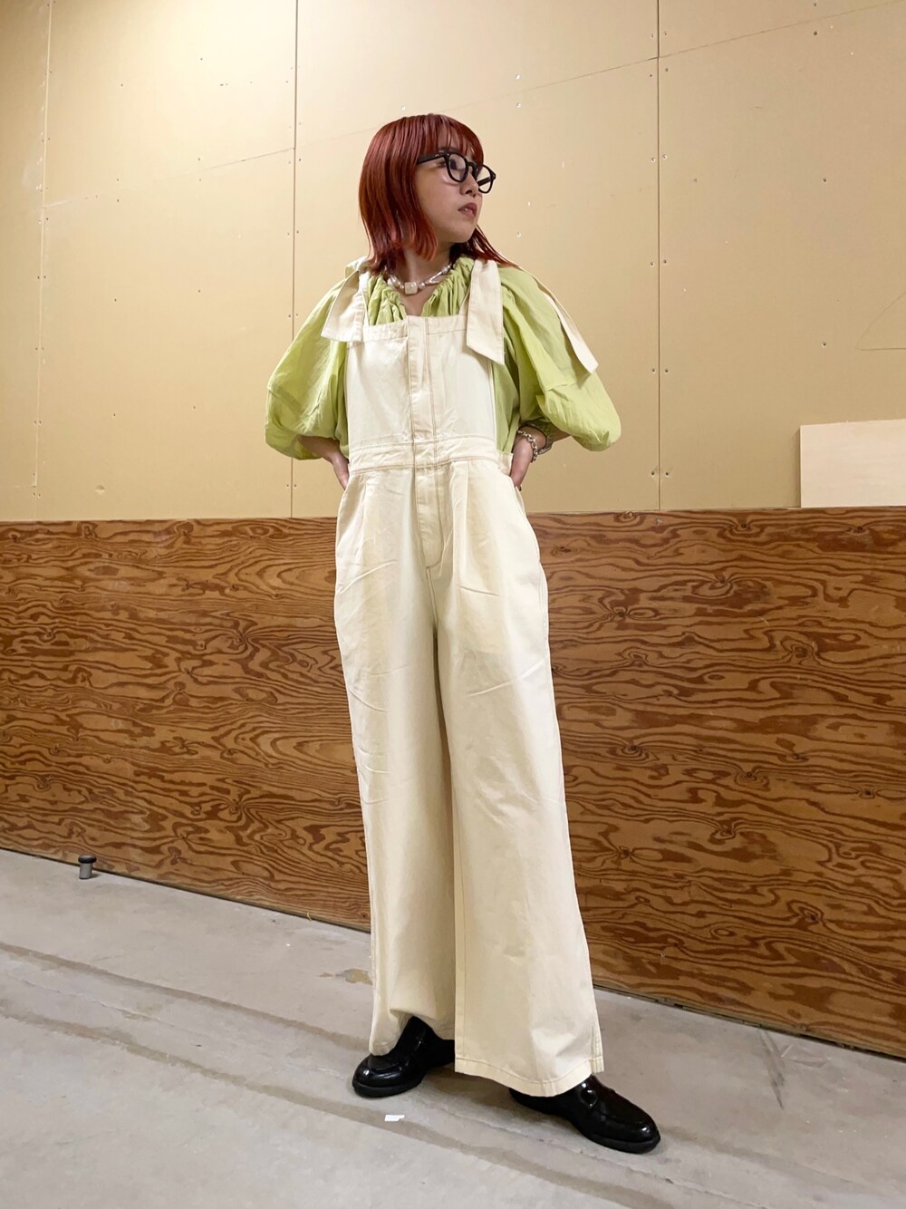 「サロペット、サロペットコーデ、お出かけコーデ、きれいめカジュアル」｜「fredy emueのコットンボリュームブラウス（シャツ/ブラウス、イエロー系）」を使った、ひかりさん（レディース・156cm）の夏コーディネートの1枚目の写真