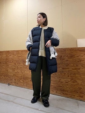「サテンパンツ」｜「アイテム（ダウンジャケット/コート）」を使った、ひかりさん（レディース・156cm）の秋コーディネート