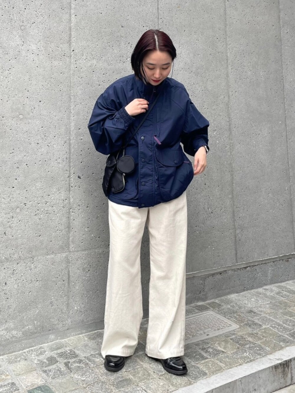「LL.Bean、ブルゾンコーデ、リネンパンツ、ミニバッグ、ミニショルダー、春アウター、ビッグシルエット、ユニセックス、ローファー、カジュアル、お花見コーデ、お出かけコーデ」｜「fredy emueの【セットアップ可能】リネン混セミワイドパンツ（その他パンツ、ベージュ系）」を使った、ひかりさん（レディース・156cm）の春コーディネートの1枚目の写真
