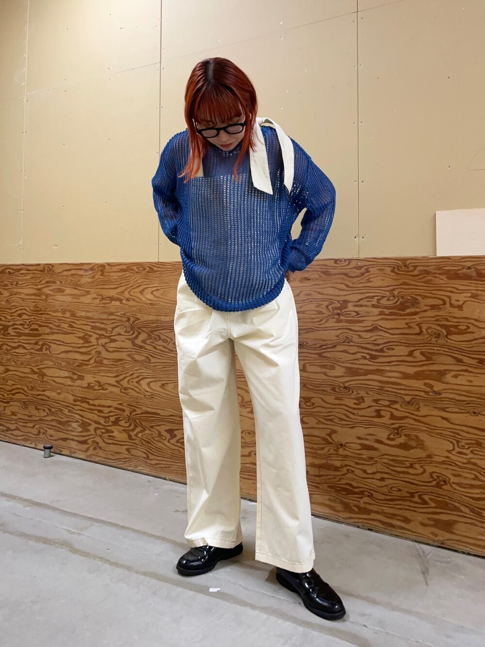 「メッシュトップス、シースルートップス、ブルーコーデ、サロペット、サロペットパンツ、ホワイトパンツ」｜「fredy emueのメッシュニット（ニット/セーター、ブルー系）」を使った、ひかりさん（レディース・156cm）の夏コーディネートの1枚目の写真