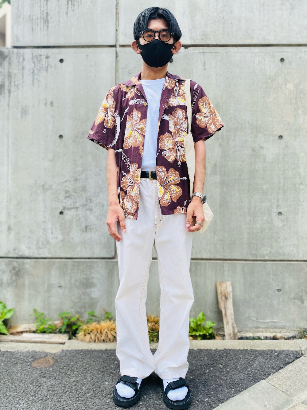 「夏コーデ、オトナカジュアル、シンプル、メンズファッション、大人カジュアル、古着MIX、古着好きな人と繋がりたい、サンダル、サングラス、低身長」｜「Zoffのアイテム（サングラス、ブラック系）」を使った、sakuさん（メンズ・168cm）の夏コーディネートの1枚目の写真