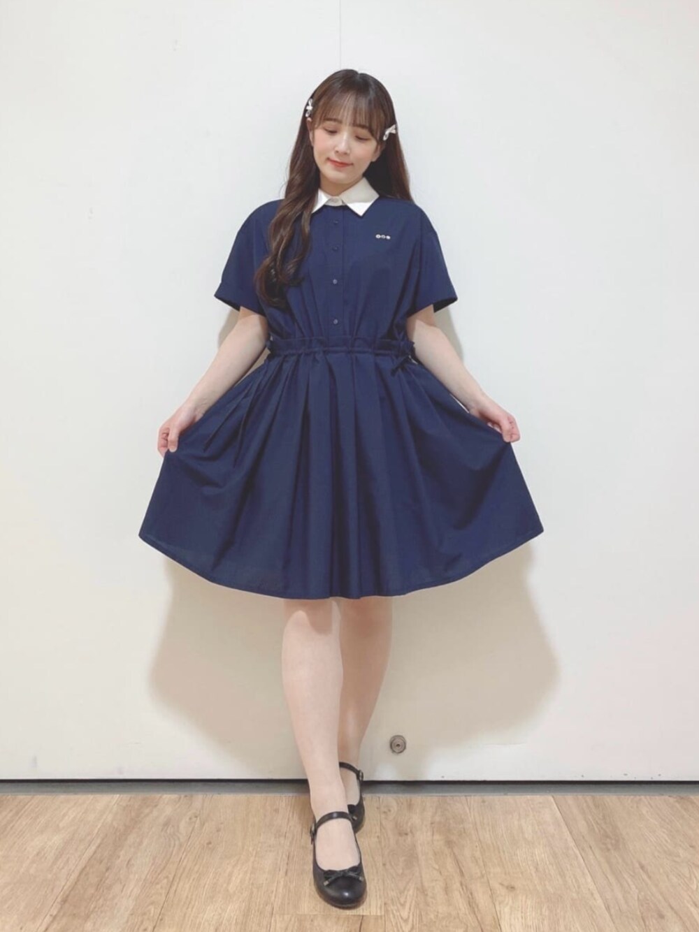 「fint、an another angelus、骨格ウェーブ、イエベ春、低身長、春コーデ、お出かけコーデ、今日のコーデ、シンプルコーデ、ワンピーススタイル、ワンピース、シャツワンピース、ドロスト、リボン、バレエシューズ」｜「F i.n.tの【WEB限定SS,LLサイズあり】ストラップ付リボンバレエシューズ/fint（パンプス、ブラック系）」を使った、F i.n.tさん（骨格ウェーブ・レディース・150cm）の春コーディネートの1枚目の写真