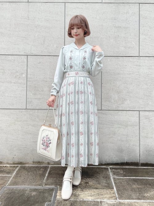 ブーケ刺繍スクエアがま口バッグ（ハンドバッグ）｜an another