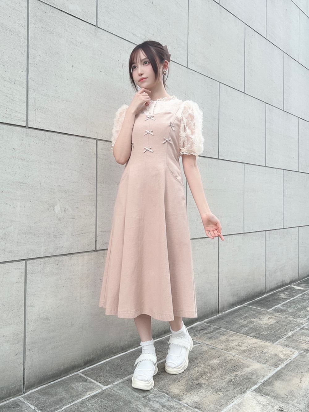 「fint、an another angelus、骨格ウェーブ、ブルベ、春コーデ、春、淡色コーデ、ガーリー、ブラウス、チュール、シアートップス、キャミワンピース、リボン、ピンク、厚底シューズ」｜「F i.n.tのチュールフリルチェックブラウス（シャツ/ブラウス、ピンク系）」を使った、F i.n.tさん（骨格ウェーブ・レディース・157cm）の春コーディネートの1枚目の写真