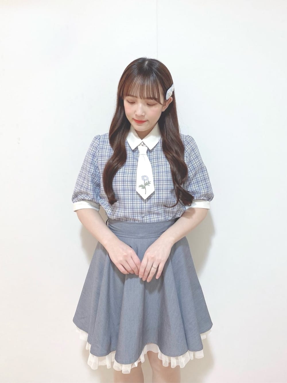 「チェック、リボン、低身長、イエベ春、骨格ウェーブ、春服、150cm台コーデ、チュール、クレリック、ネクタイ、刺繍、花刺繍、ヘアピン」｜「F i.n.tの裾チュールサーキュラーミニスカート（スカート、グレー系）」を使った、F i.n.tさん（骨格ウェーブ・レディース・150cm）の春コーディネートの1枚目の写真