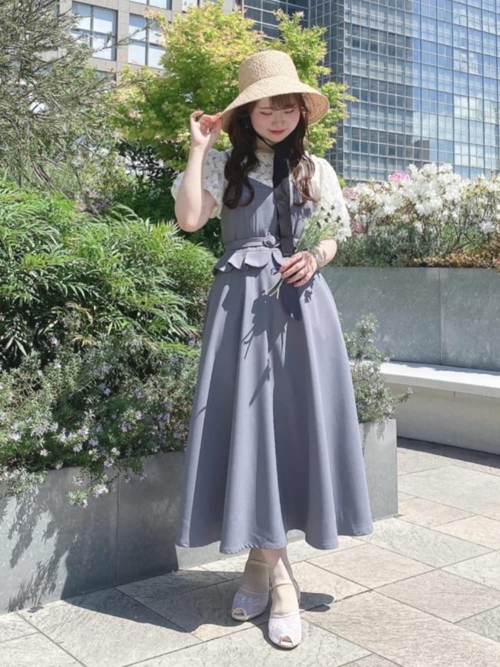 「淡色コーデ、ビスチェ、春夏コーデ、シアートップス、ワンピース、ブラウス、パステルカラー、休日スタイル、フリル、おでかけコーデ、骨格ウェーブ、ananotherangelus、ブルベ夏、ガーリー、ぺプラム」｜「an another angelusの単色フラワー刺繍メッシュサンダル（サンダル、ホワイト系）」を使った、F i.n.tさん（レディース・155cm）の春コーディネートの1枚目の写真