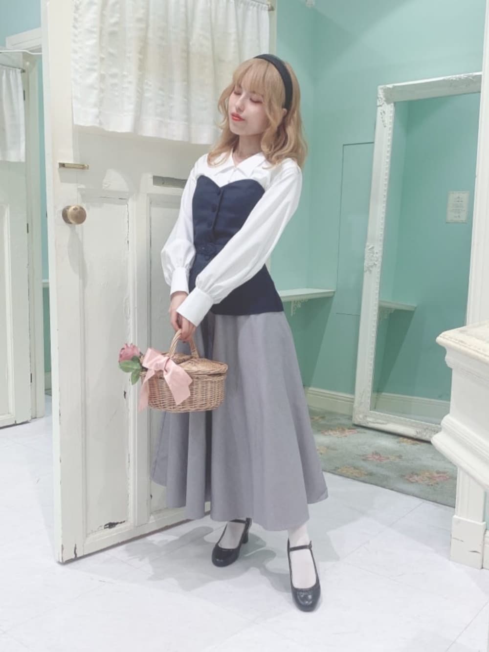 「an another angelus、お出かけコーデ、イエベ春、骨格ストレート、春色コーデ、レトロ、テーマパーク、アフタヌーンティー、140cm〜150cm、セットアップ、春カラー、デートコーデ」｜「an another angelusのビスチェセットアップ（セットアップ、ブルー系）」を使った、F i.n.tさん（レディース・149cm）の春コーディネートの1枚目の写真