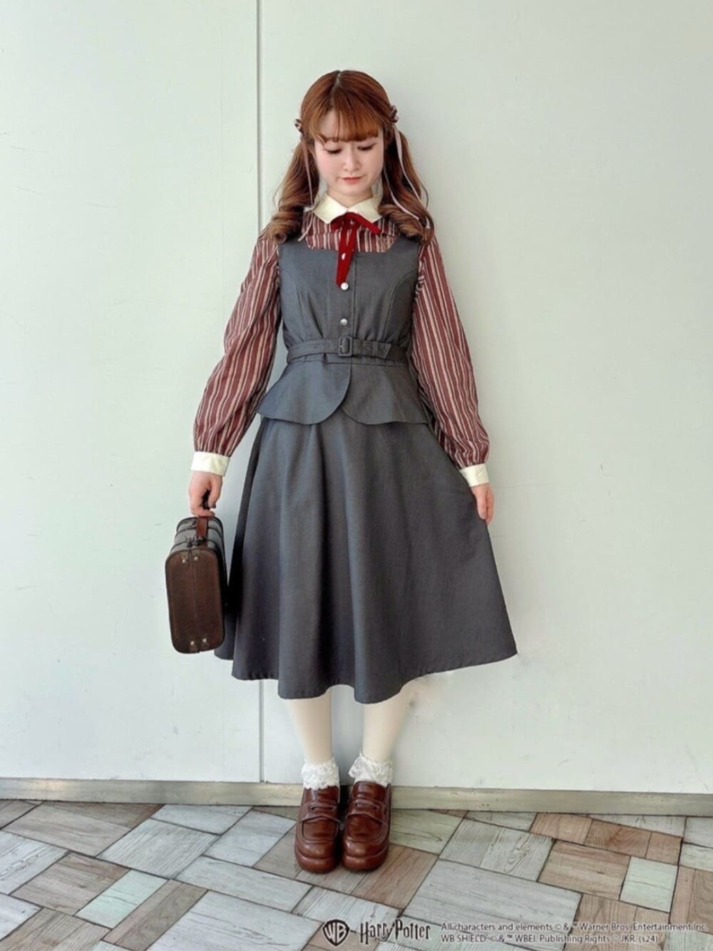 ジャンパースカートを使った「ハリーポッター」の人気ファッション