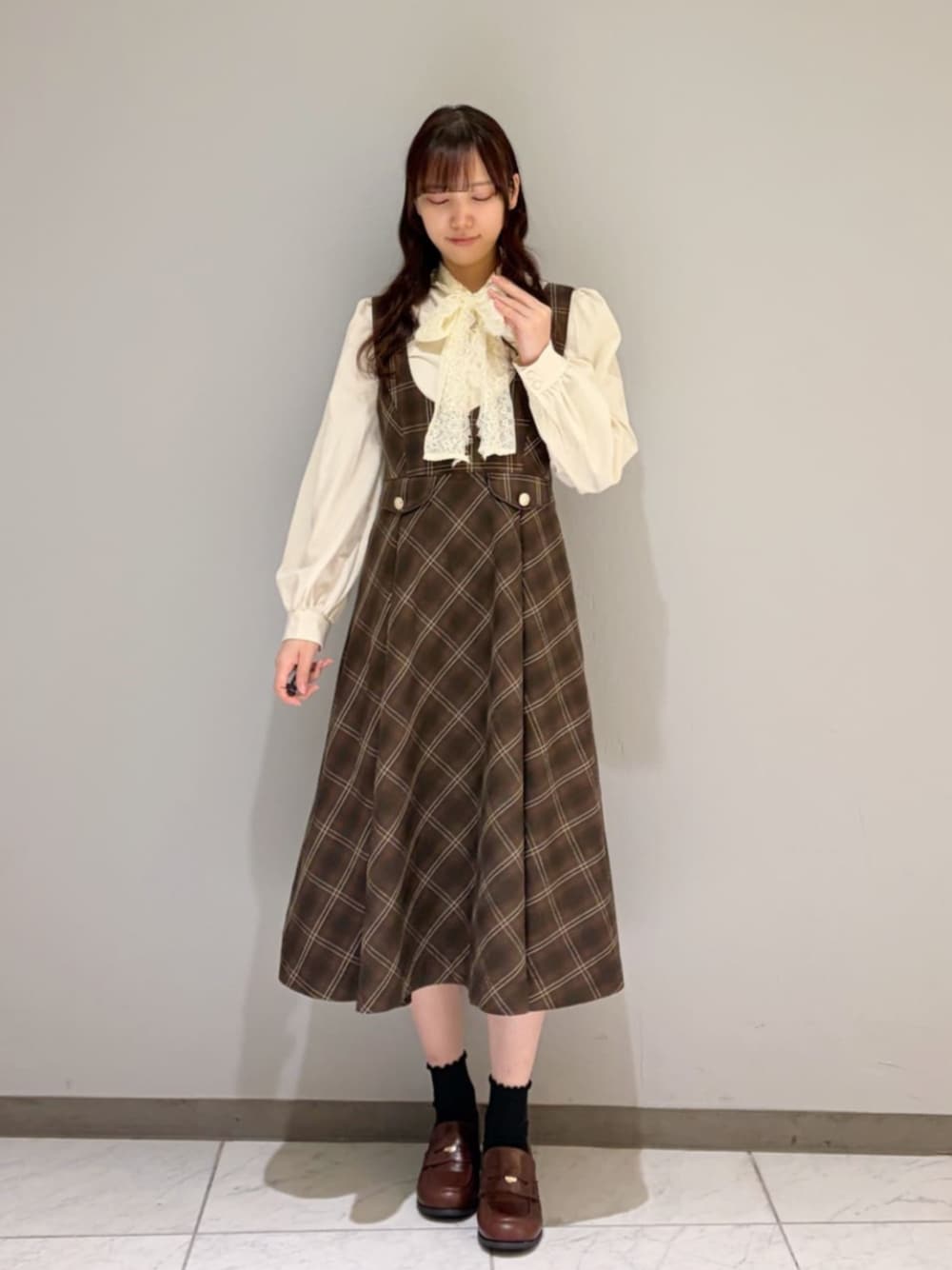 F i n tのジャンパースカート ブラウン系 を使った人気ファッションコーディネート