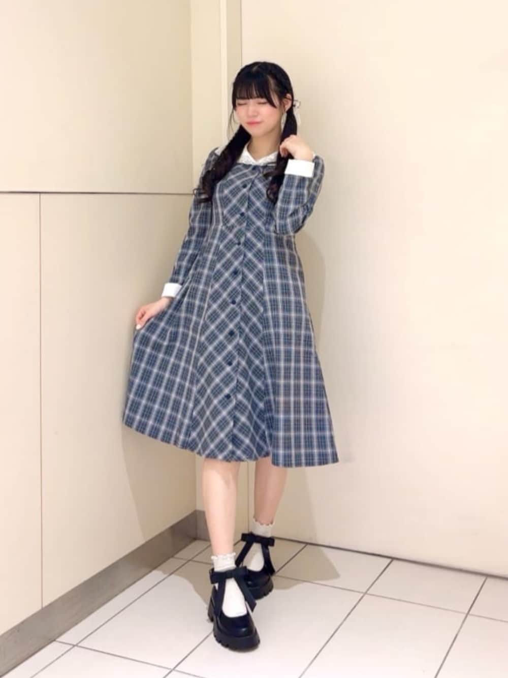 「fint、an another angelus、骨格ウェーブ、ブルベ夏、初春コーデ、春コーデ、ワンピーススタイル、ワンピース、クレリック、レース、チェック、オンブレチェック、ブルー、厚底シューズ、リボン」｜「F i.n.tのビッグカラーオンブレチェックワンピース（ワンピース、ブルー系）」を使った、F i.n.tさん（骨格ウェーブ・レディース・160cm）の冬コーディネートの1枚目の写真