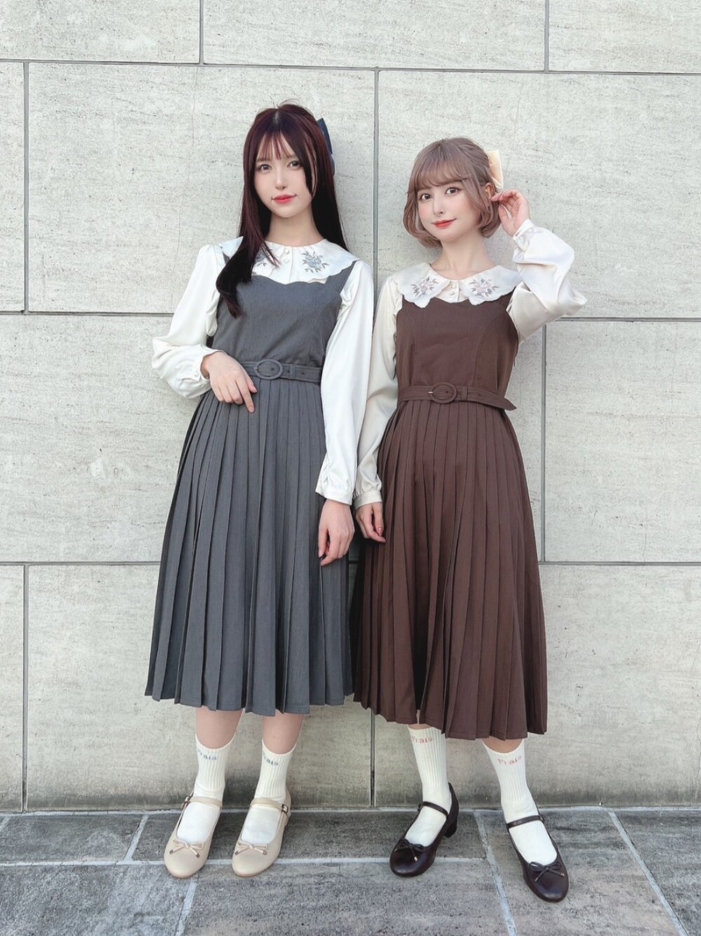 「fint、an another angelus、秋コーデ、秋のコーデ、プレッピー、ガーリー、双子コーデ、ブラウス、刺繍、ジャンパースカート、ローズ、ブラウン、グレー、バレエシューズ、リボン」｜「F i.n.tのパステルローズ刺繍ビッグカラーブラウス（シャツ/ブラウス、ピンク系）」を使った、F i.n.tさん（レディース・157cm）の秋コーディネートの1枚目の写真