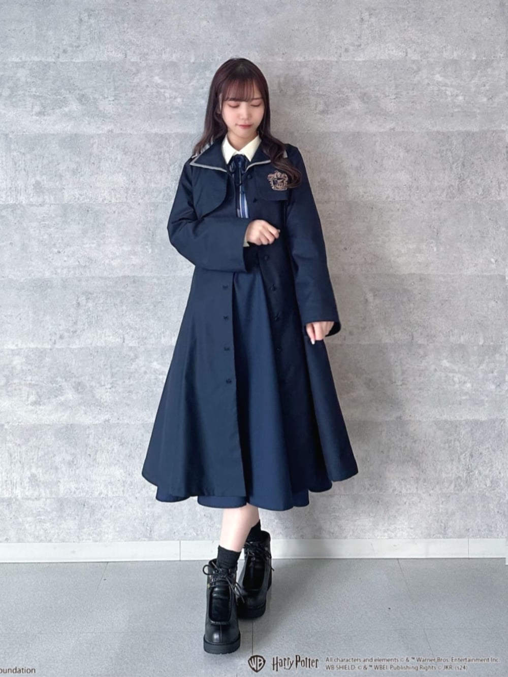 「fint、an another angelus、骨格ウェーブ、ブルベ冬、テーマパークコーデ、ハリーポッター、レイブンクロー、ワンピース、ワンピーススタイル、刺繍、ブラウス、ストライプ、バックリボン、スカート、ショートブーツ」｜「F i.n.tの【2サイズ展開】コルセットベルト2wayフレアースカート/F&A（スカート、ブルー系）」を使った、F i.n.tさん（レディース・156cm）の冬コーディネートの1枚目の写真