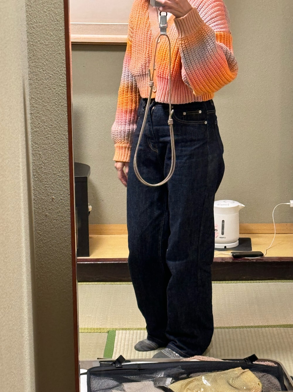 「北海道」｜「ROXYのアイテム（ブルゾン、オレンジ系）」を使った、Evelyn Hさん（レディース・158cm）の春コーディネートの1枚目の写真