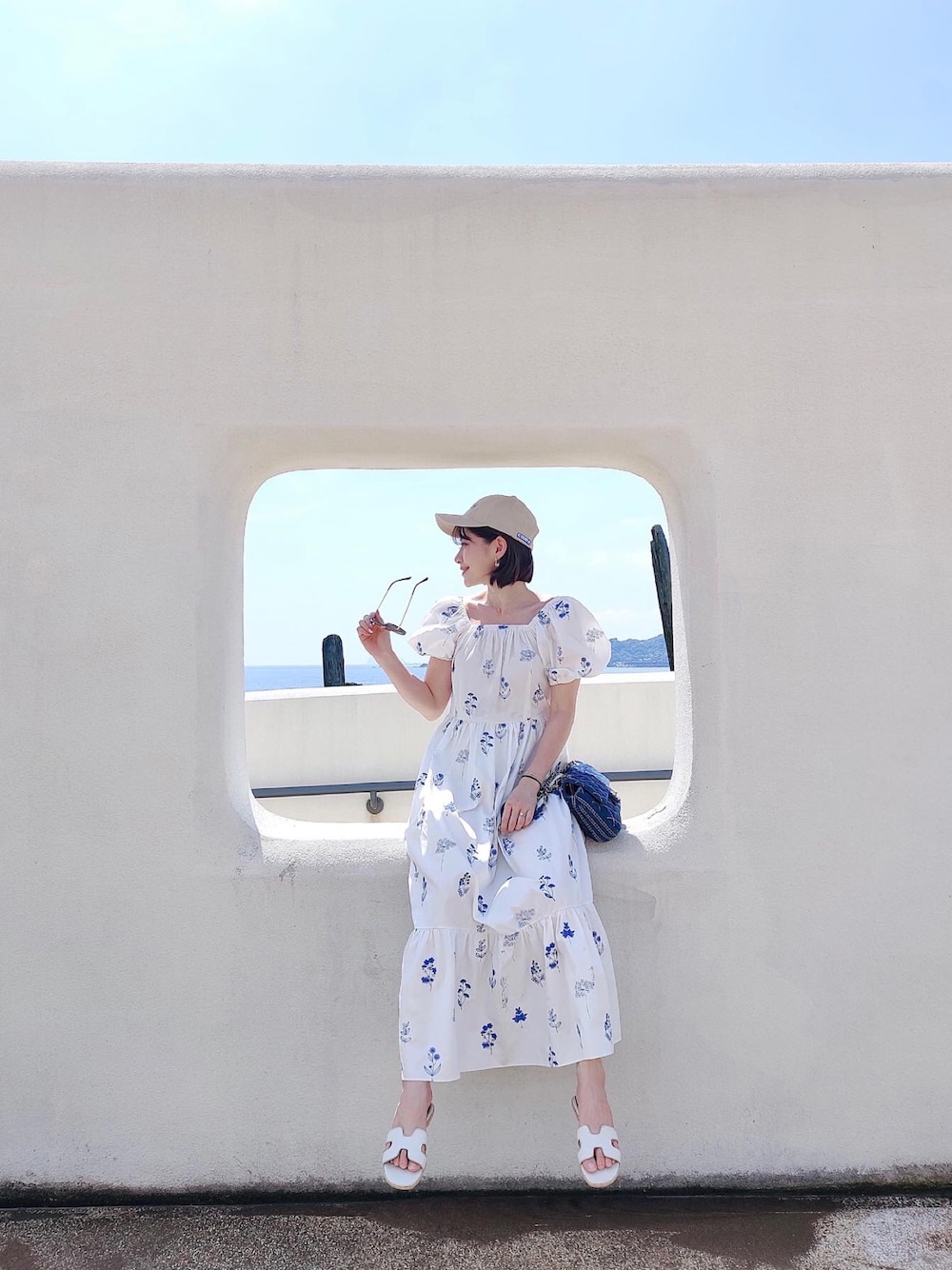 「tayswear、ootd、夏、街頭穿搭、休閒、日系極簡、洋裝、韓系、TAIPEI、Taiwan」｜「Sylvia Storeのアイテム（ワンピース、ホワイト系）」を使った、Taylor Maさん（レディース・160cm）の夏コーディネートの1枚目の写真