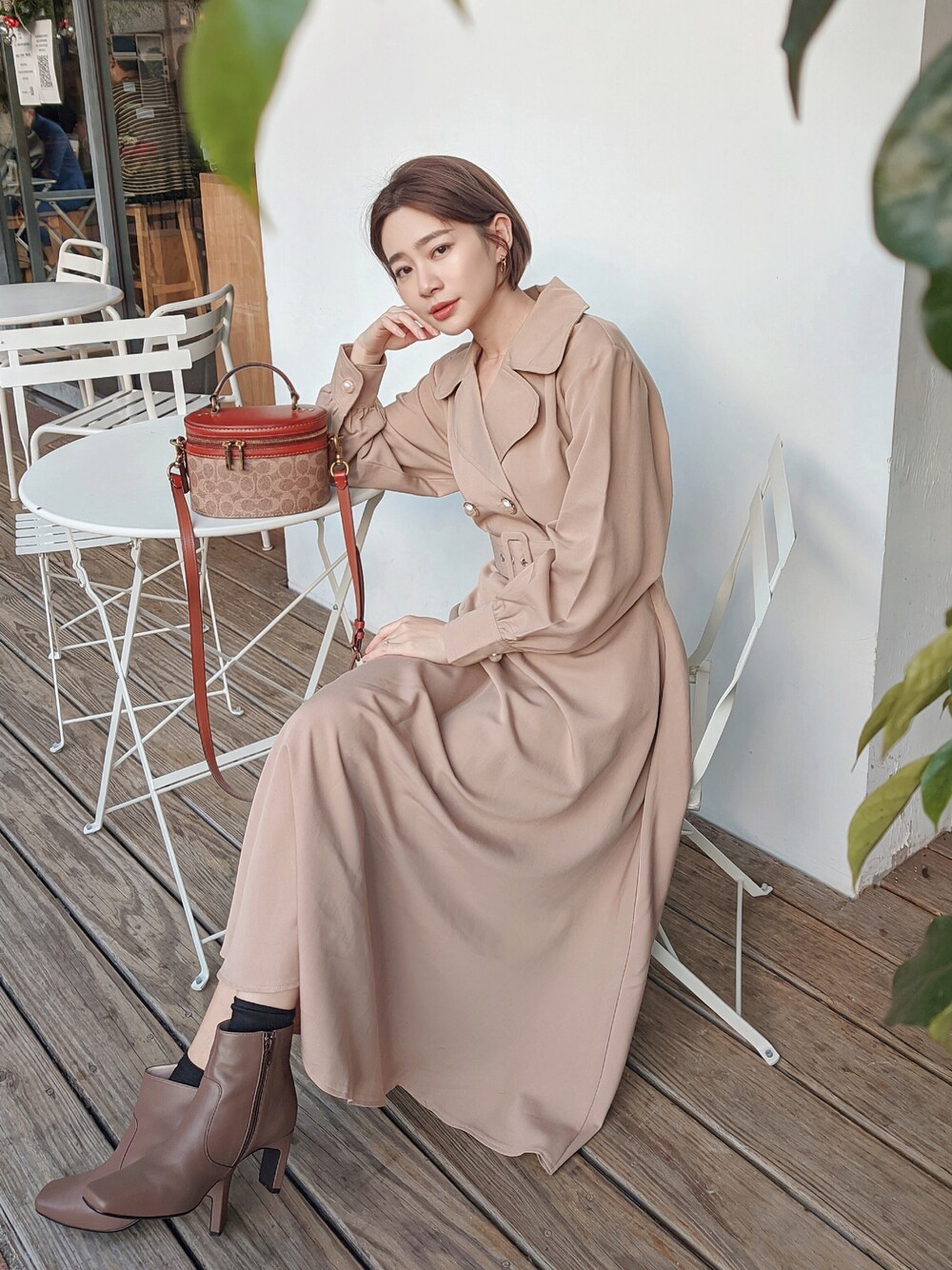 「tayswear、ootd、oftd、TAIPEI、Taiwan、珍珠、風衣、洋裝、160㎝、秋冬コーデ」｜「COACHのアイテム（トートバッグ、ブラウン系）」を使った、Taylor Maさん（レディース・160cm）の冬コーディネートの1枚目の写真