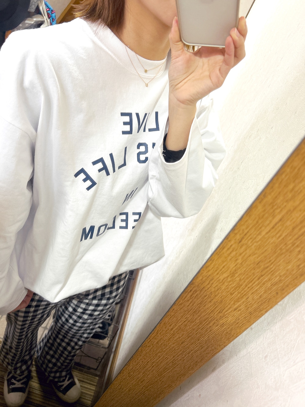 「リラックススタイル、シンプル、プチプラコーデ、ロンT、おしゃれさんと繋がりたい」｜「B.C STOCKのアイテム（Tシャツ/カットソー、ホワイト系）」を使った、みむさん（レディース・156cm）の春コーディネートの1枚目の写真