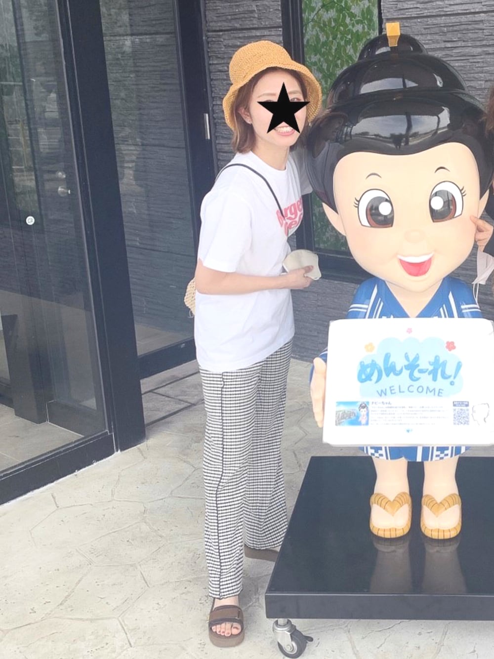「カジュアル、シンプル、Tシャツ、サンダル、おしゃれさんと繋がりたい、ハット、summer、夏だ！Tシャツ着よう！、ロゴT、モノトーン」｜「GOOD ROCK SPEEDのGOOD ROCK SPEED/ロゴTシャツ（Tシャツ/カットソー、ホワイト系）」を使った、みむさん（レディース・156cm）の夏コーディネートの1枚目の写真
