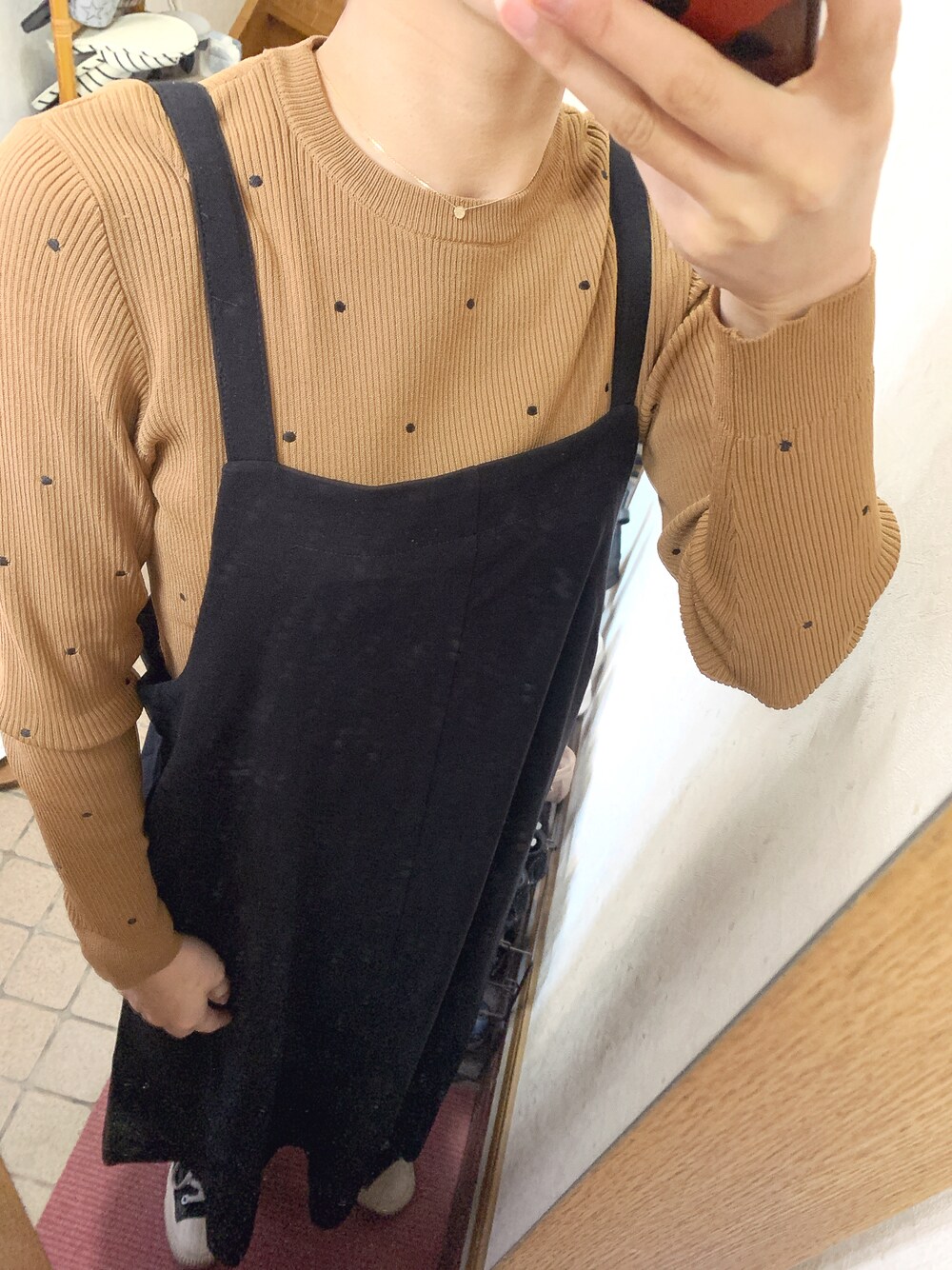 「カジュアルコーデ、おしゃれさんと繋がりたい、コンバース、ワンピース、オールインワン」｜「YECCA VECCAのインナーSETサロペットワンピース（ワンピース、ブラック系）」を使った、みむさん（レディース・156cm）の春コーディネートの1枚目の写真