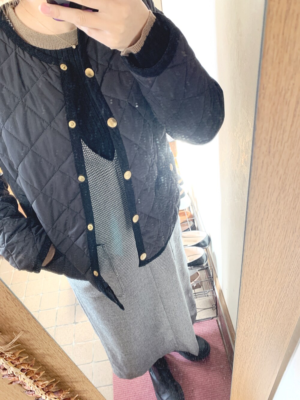 「休日スタイル、大人カジュアル、ブーツ、モノトーン、シンプルコーデ、おしゃれさんと繋がりたい」｜「Spick & Spanの【TRADITIONAL WETHERWEAR】別注キルティングノーカラージャケット◆（その他アウター、ブラック系）」を使った、みむさん（レディース・156cm）の冬コーディネートの1枚目の写真