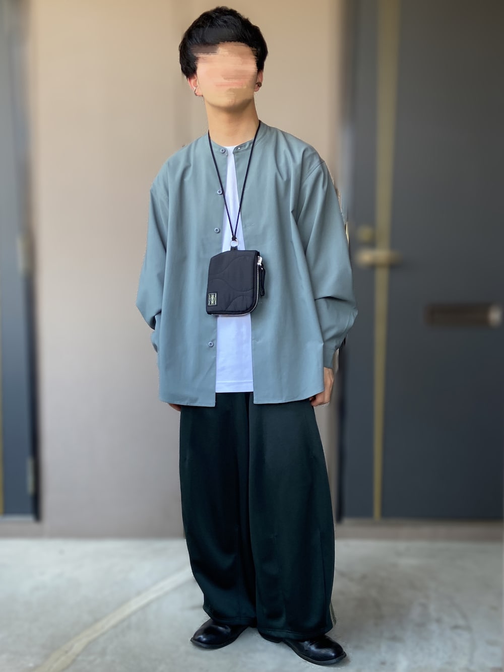 「A+TOKYO、NEEDLES、needles トラックパンツ、PORTER、スタンドカラー、低身長男子、エアリズムコットンオーバーサイズTシャツ(５分袖)、グリーンコーデ、オリーブ」｜「Needlesのneedles ヒザデルトラックパンツ（パンツ、グリーン系）」を使った、おます@低身長(159cm)さん（メンズ・159cm）の夏コーディネートの1枚目の写真