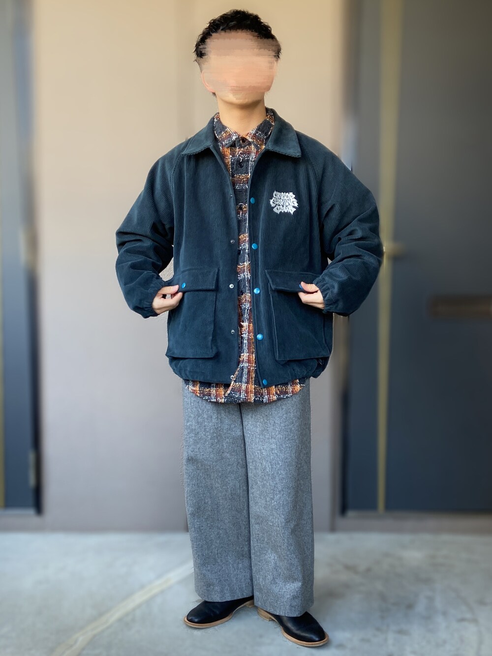 「chaosfishingclub、chaos fishing club、brunaboinne、ブルーナボイン、digawel、ISHMM、ウールパンツ、低身長男子、サボサンダル、コーチジャケット、コーデュロイジャケット、チェックシャツ、グリーンコーデ」｜「ISHMMのishmm sabot black（シューズ、ブラック系）」を使った、おます@低身長(159cm)さん（メンズ・159cm）の冬コーディネートの1枚目の写真