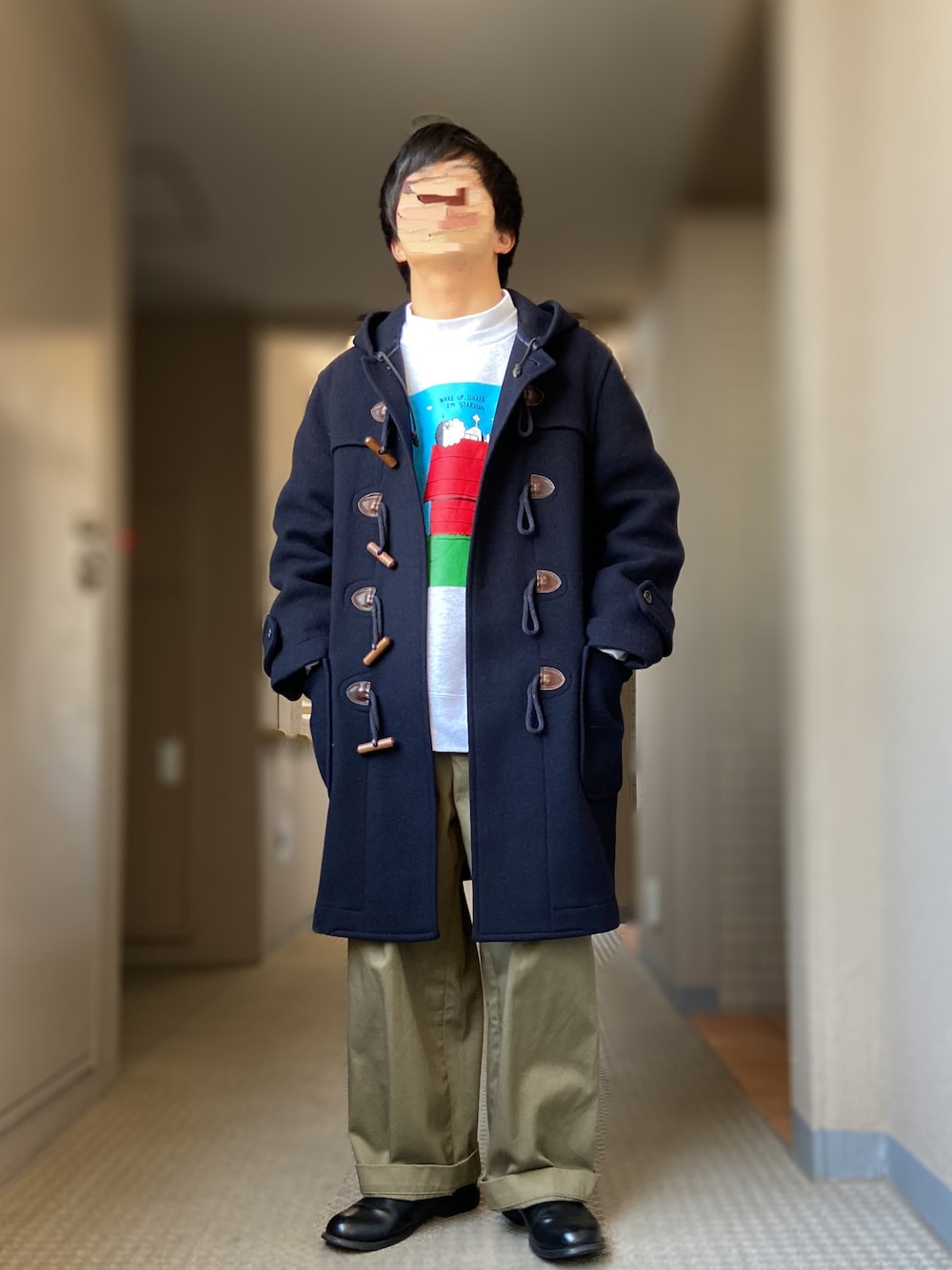 「革靴、Traditional Weatherwear、Chi-bee、ダッフルコート、ダッフルコート ネイビー、オリーブ、スウェット、ネイビーコーデ、カジュアルコーデ、休日コーデ、VAN」｜「chi-beeのchi-bee スウェット（スウェット、ホワイト系）」を使った、おます@低身長(159cm)さん（メンズ・159cm）の冬コーディネートの1枚目の写真