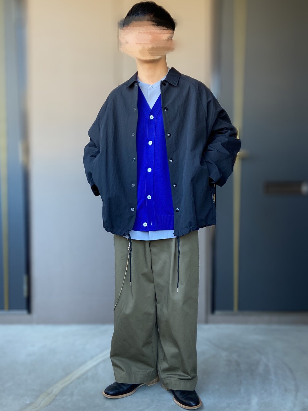 「LAD MUSICIAN、GYMPHLEX、A+TOKYO、Traditional Weatherwear、ISHMM、低身長男子、サボ、ブルー、ブルーコーデ、バンドカラーシャツ、コーチジャケット、カーキパンツ、HIDAKA」｜「Traditional WeatherwearのUNIONSLACK 101（その他パンツ、グリーン系）」を使った、おます@低身長(159cm)さん（メンズ・159cm）の冬コーディネートの1枚目の写真